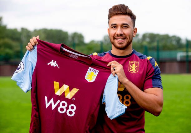 Trezeguet's tweet photo. new challenge ✍@AVFCOfficial https://t.co/81PcTwP1NJ