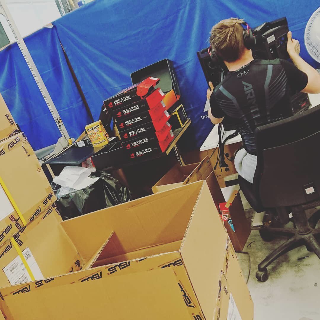 Jimms_fi's tweet photo. Tällaista tänään. Ja koko viikko 😅😎#AssemblySummer2019 #kasaushommat #menatwork #turnaushommat https://t.co/5XWo6CUtGG