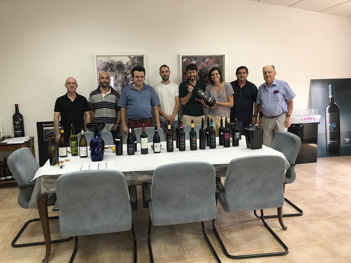 BodegasBarreda's tweet photo. Catando Torre de Barreda de @BodegasBarreda con nuestros grandes amigos de @restaurantelaorza de Toledo. Grandes momentos! https://t.co/K1FZyD3wuM