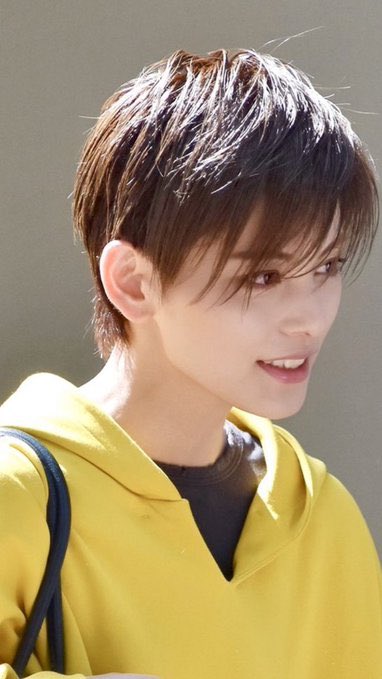 트위터의 ちなちゃん 님 宝塚歌劇団雪組の黒髪のかっこいい人こと朝美絢さんです 吉沢亮くんとかジャニーズ系のお顔が好きな方は好きなんじゃないかな そして私のご贔屓永久輝せあさん 両手でお手振りする可愛い一面も