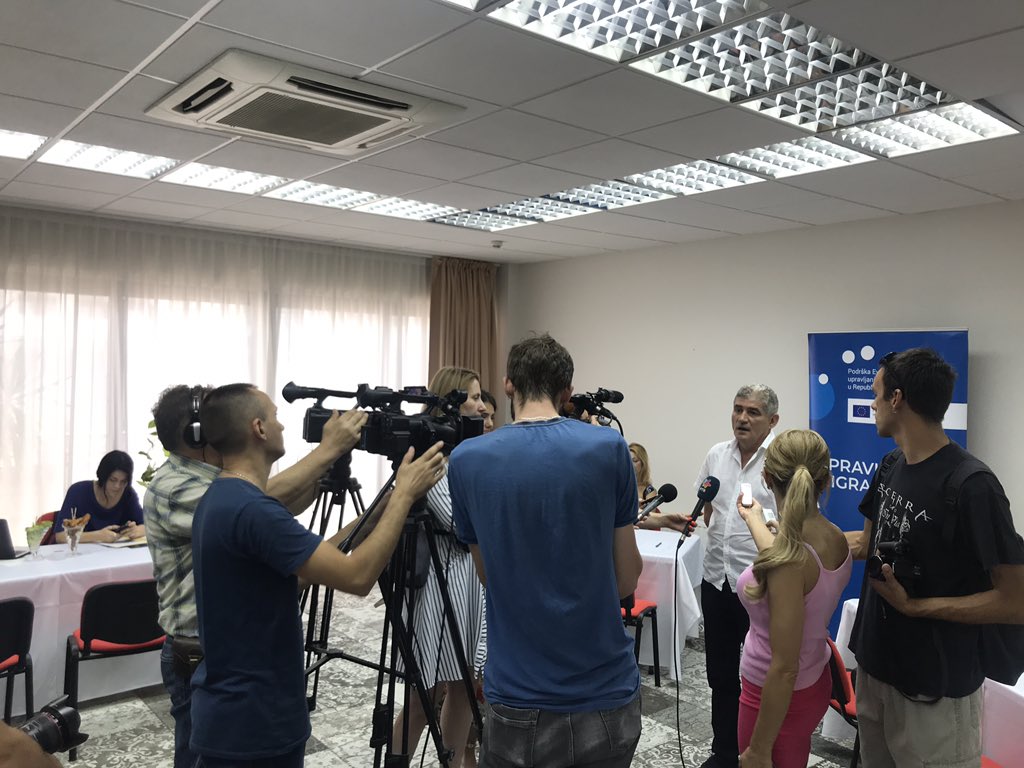 FondacijaDivac's tweet photo. U Subotici smo sa novinarima i građanima razgovarali o zajedničkim aktivnostima lokalnog stanovništva i migranata koje realizujemo sa PIN i @Oxfam u sklopu @eusmmserbia🇪🇺 
#celebratingdiversity #slavimoraznolikost #bezpredrasuda #noprejudice #zajednosmojaci #togetherwearestronger https://t.co/BvejAiqkgI