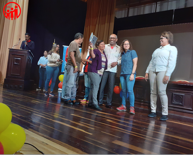 ivssoficial's tweet photo. #Ayer | La Pdta. del IVSS @magallyvina informó que se hizo entrega formal de pensiones, por parte del Banco del Tesoro. “esto solo es posible en una revolución incluyente que en medio de la guerra, en medio de las dificultades, asegura y tiene como prioridad al ser humano”. https://t.co/zTM4jsVvQc