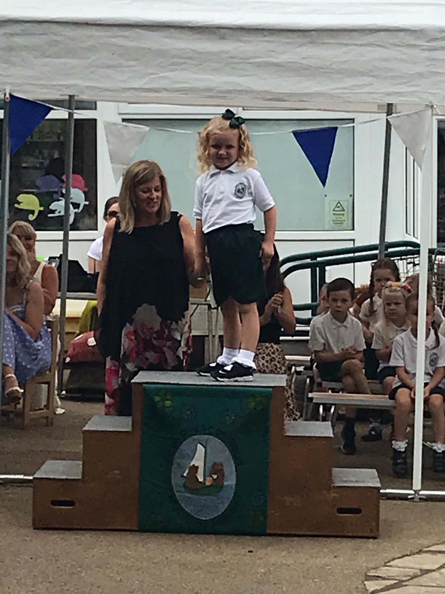 AmyJonno's tweet photo. @eprnschool Such a lovely Graduation ceremony today. Raya will miss each &amp; every one of you so much and we cannot thank you enough for giving her the best start in her Educational journey 💚#rootstogrowwingstofly https://t.co/YKrf52mlHT