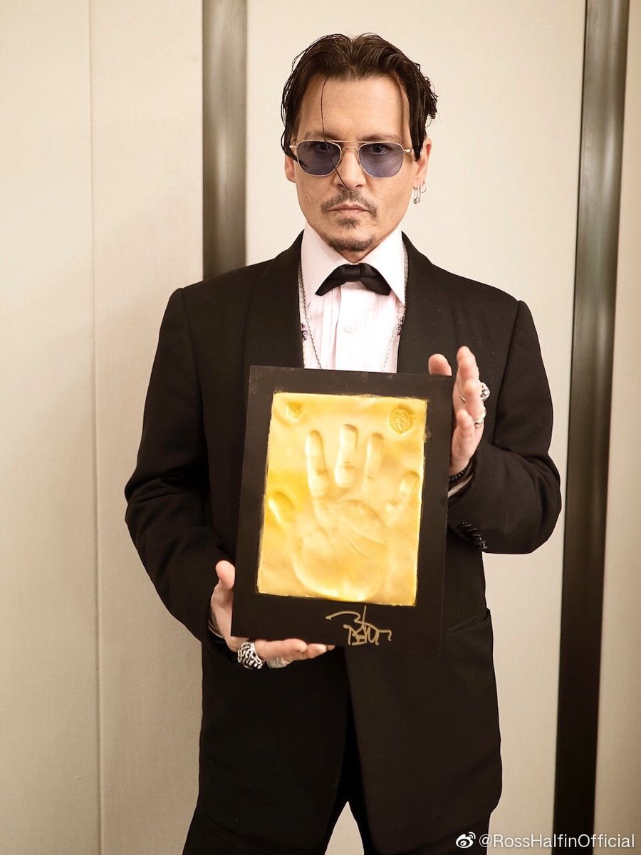 JDCNFan's tweet photo. #JohnnyDepp  Dec 16,2018 in China during Hainan International Film Festival with @JulietteBinoche 
by @RossHalfin
 via Weibo. Thank you!
#JulietteBinoche https://t.co/QxXpKoEbvS