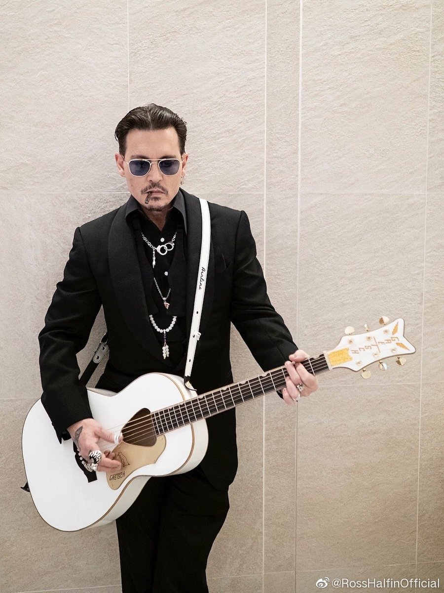 JDCNFan's tweet photo. #JohnnyDepp  Dec 16,2018 in China during Hainan International Film Festival with @JulietteBinoche 
by @RossHalfin
 via Weibo. Thank you!
#JulietteBinoche https://t.co/QxXpKoEbvS
