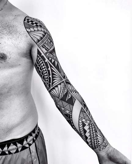 BarberDts's tweet photo. Samoan sleeve from talented sponsored artist @luigimarchinitattoos 
.
.
#barberdts #barberdtsproteam #samoansleeve #samoantattoo #samoanwork #samoan #samoano #tatuaggisamoano #blackwork #blackworktattoo https://t.co/i4VMDUo8nJ