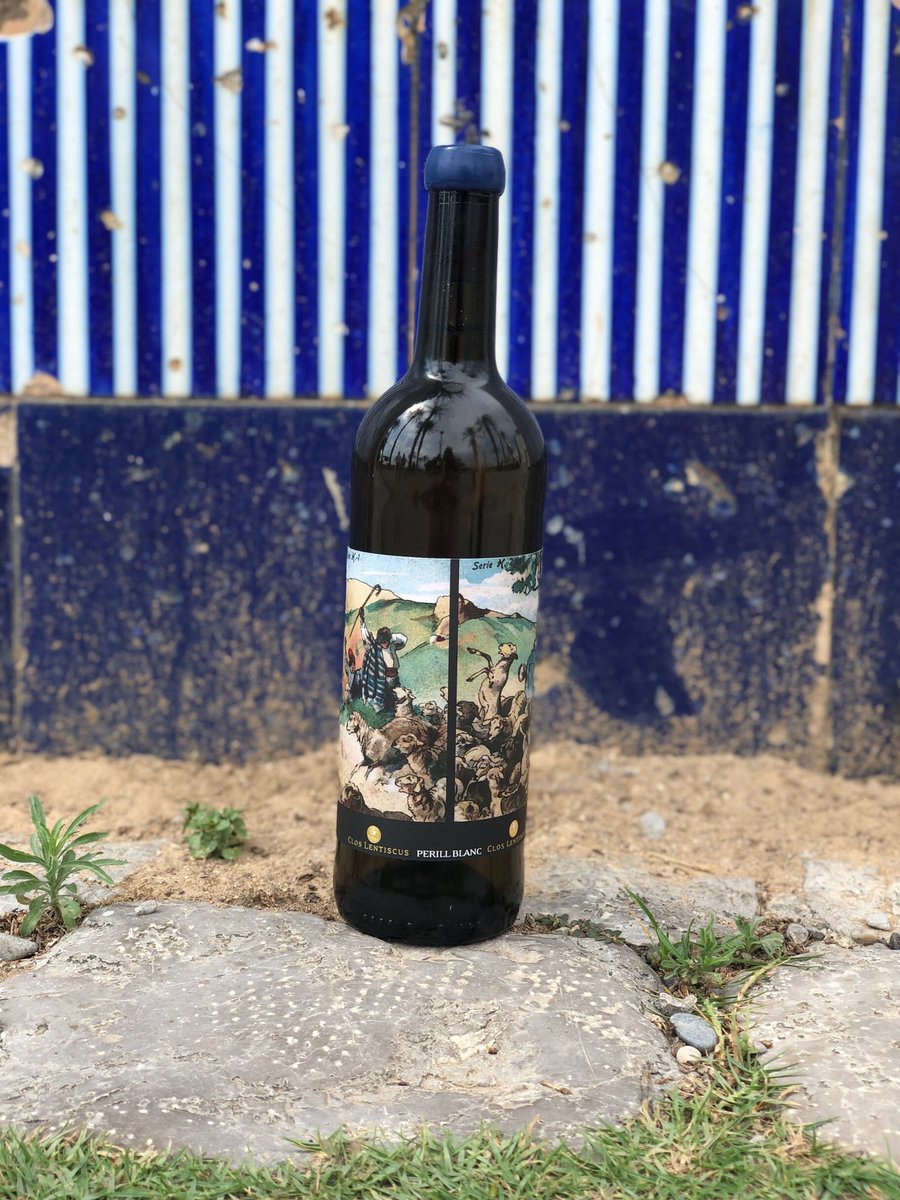 Perill que arriba el Manel de #closlentiscus amb les seves creacions! Un màquina treballant la varitat del #xarello 👏🏻 🍷 Al restaurant no hi pot faltar! -
#naturalwine #biowine #xarello #vng #vilanovailageltru #vicatalà