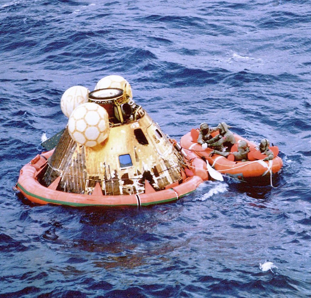 EstrellaOnline's tweet photo. #LEPHistoria Sabías que: Hace 50 años la Tripulación del #Apolo11 regresó a la Tierra.
Los astronautas Neil Armstrong, Edwin Aldrin y Michael Collins, lograron un amerizaje perfecto en el océano Pacífico, al cumplir la misión de llegar a la Luna en el primer alunizaje tripulado https://t.co/2hghacKDDZ