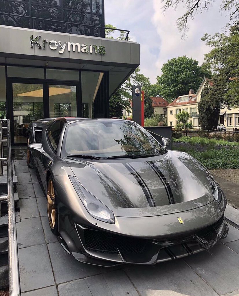 BiIlionaires's tweet photo. the Ferrari 488 Pista Spider looks so damn good inside and out 🤤 https://t.co/GcZUk7vY5J