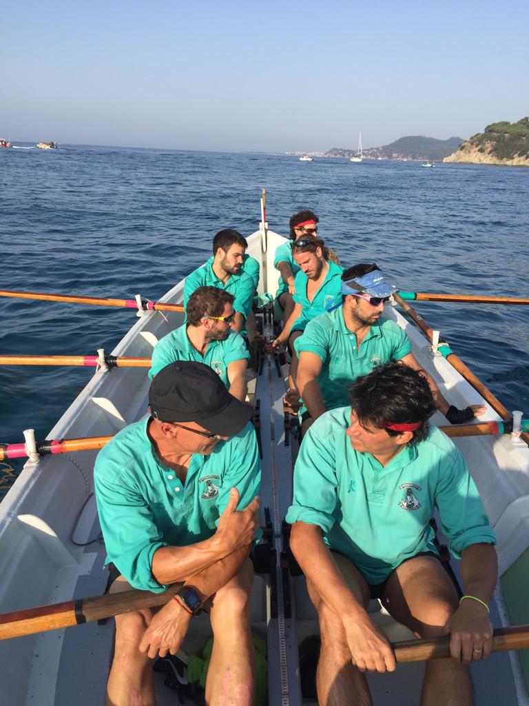 Verds's tweet photo. Un equip dels Castellers de Vilafranca ha participat avui a la regata S'Amorra amorra de la diada de #SantaCristinaLloret. Que passeu una bona Festa Major! #mylloret
#castellers #somelpeu https://t.co/lt8kE6RtP6