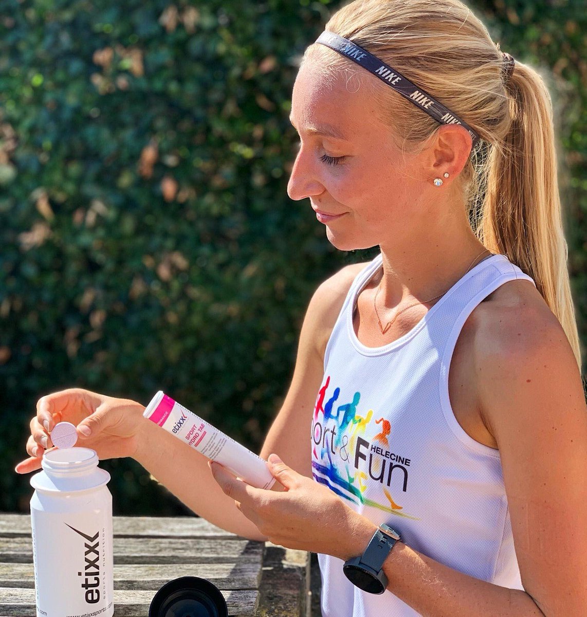 Heb jij jezelf al gewapend tegen de hittegolf van de komende dagen?

Onze Etixx ambassadrice Luna toont bij deze warme temperaturen het goede voorbeeld hoe je kan zorgen voor een optimale hydratatie. Ga snel naar de apotheek in de buurt en vraag naar de Etixx Sport Hydro Tab 👊