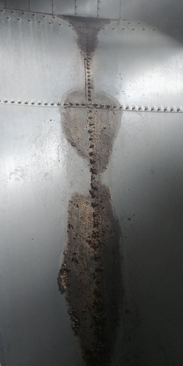 greydaftonfarms's tweet image. Water leaking through a bolted and sealed seam. But not through an actual hole... #binproblems