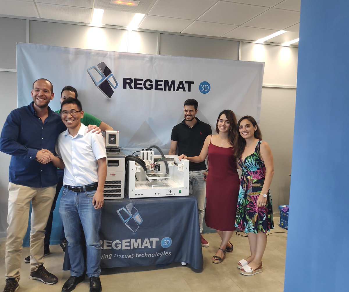 josbaema's tweet photo. We received the visit of our Chinese distributors in our new @REGEMAT3D facilities in Granada, Spain
#Bioprinting #3dbioprinting #TissueEngineering #3dprintinginmedicine #Additivemanufacturing #3dmanufacturing #biomaterials #biotech #3dbiotech #3dprintedmanufacturing https://t.co/YHwJYAr8mi