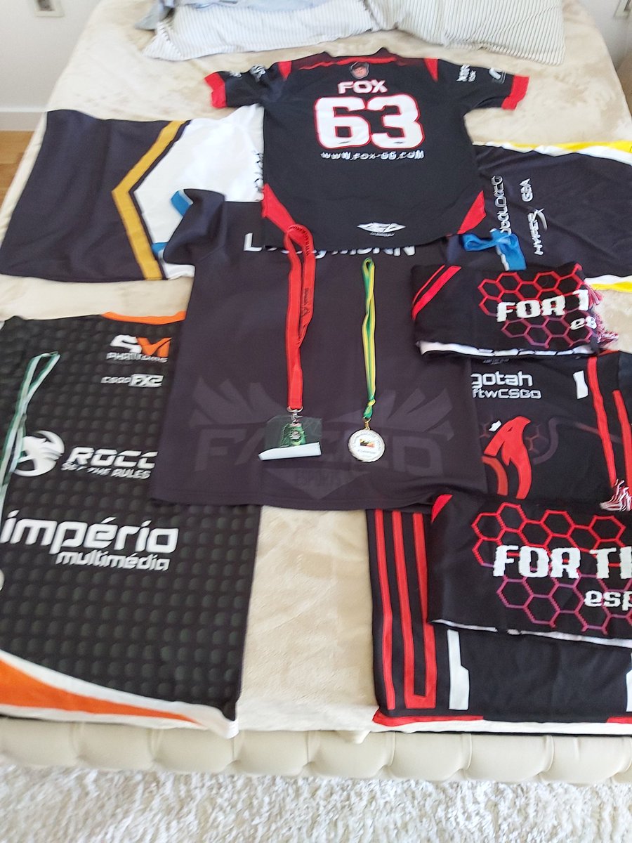 gotahistop's tweet photo. Que recordações vos trazem os Esports? Não tenho muitas medalhas mas cada coisinha ai lembra-me um conjunto de momentos, bons momentos! https://t.co/XY3kR723bR