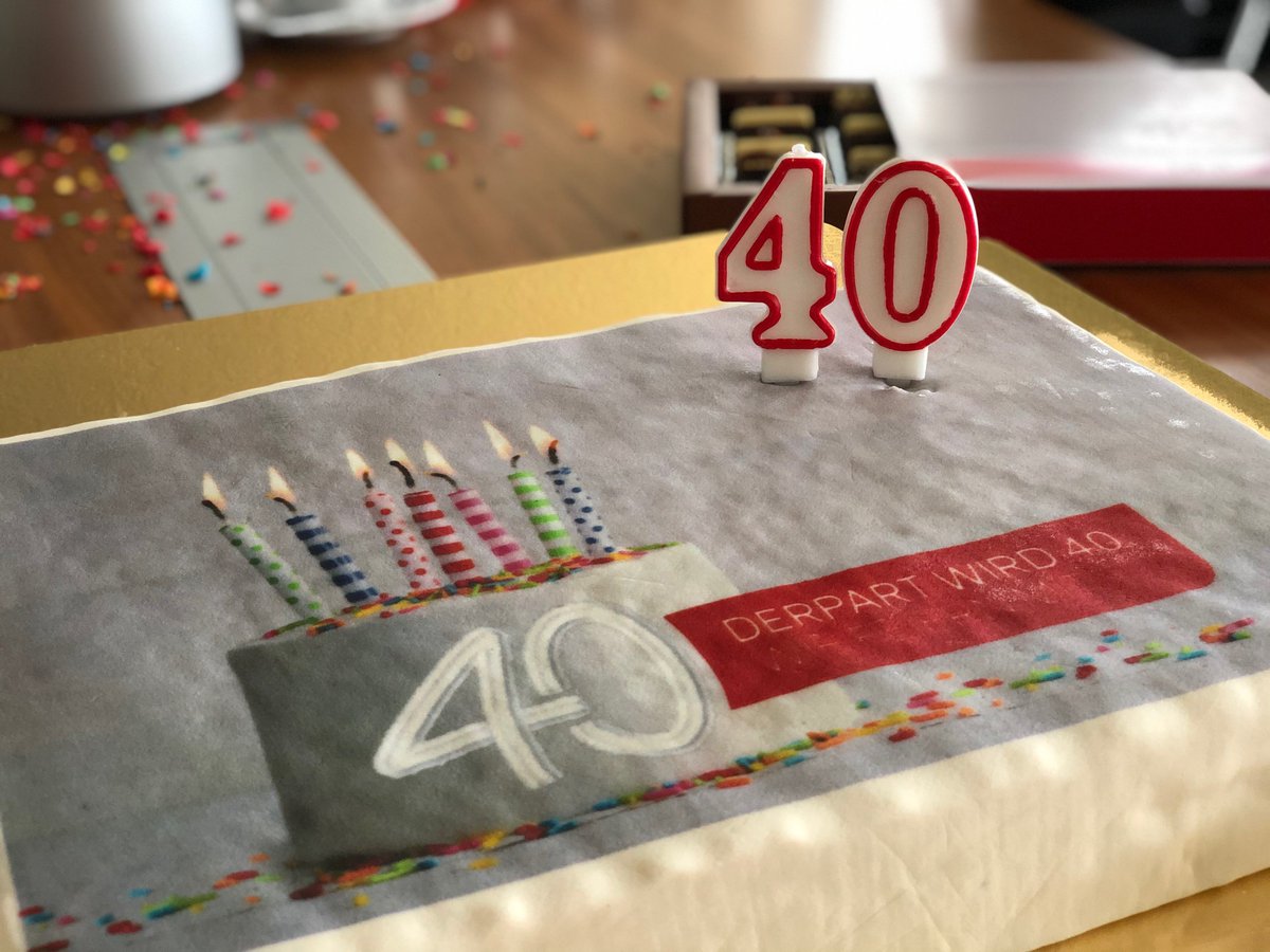 dertouristik's tweet image. Happy birthday, @Derpart! Die Reisevertriebsorganisation und #DERTouristik -Beteiligung feierte 40. Geburtstag, natürlich mit Geburtstagskuchen und Konfetti. Von 40 Reisebüros im Gründungsjahr 1979 ist das Franchise-System heute auf 450 Büros gewachsen – herzlichen Glückwunsch!