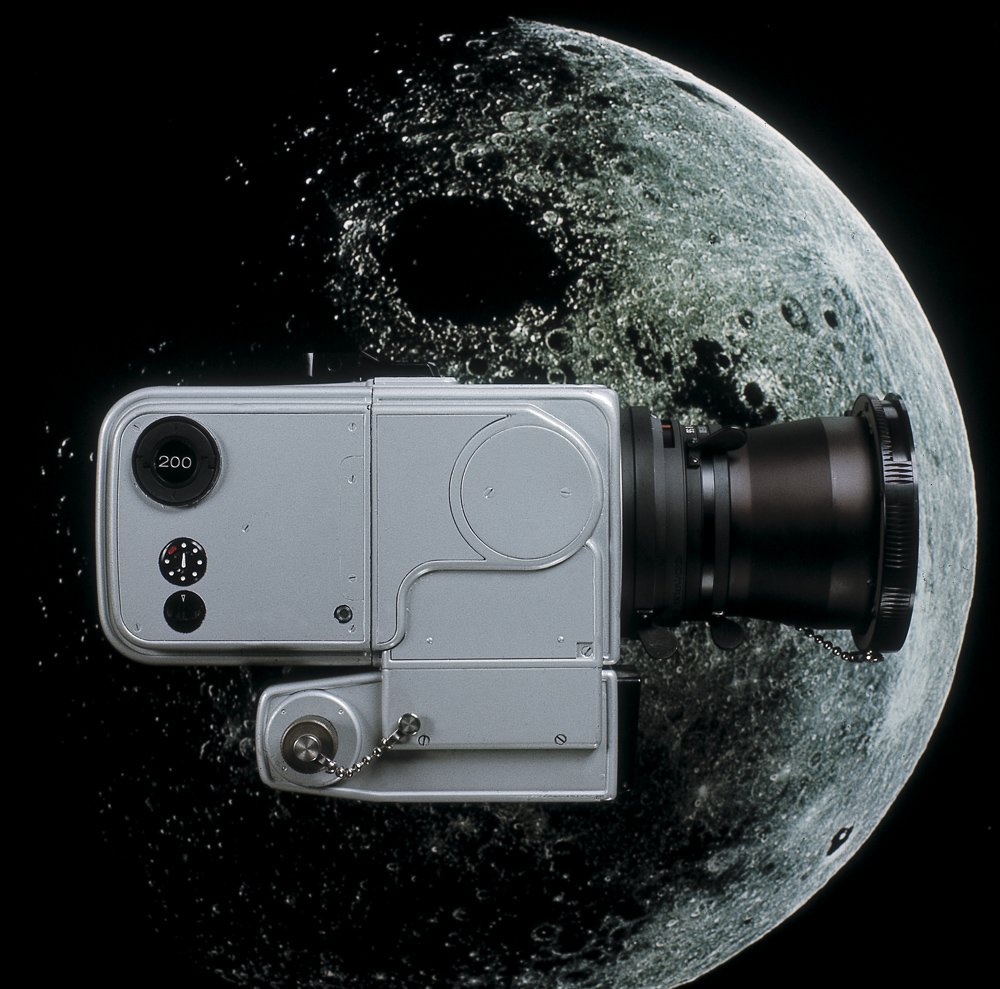 tinsleyad's tweet photo. The journeys home from the Moon made special demands on what could return regarding weight; from Apollo 11 to the final Apollo 17 mission, a total of 12 camera bodies were left behind on the lunar surface. Only the film magazines containing the momentous images were brought back. https://t.co/mt6f8PRHss