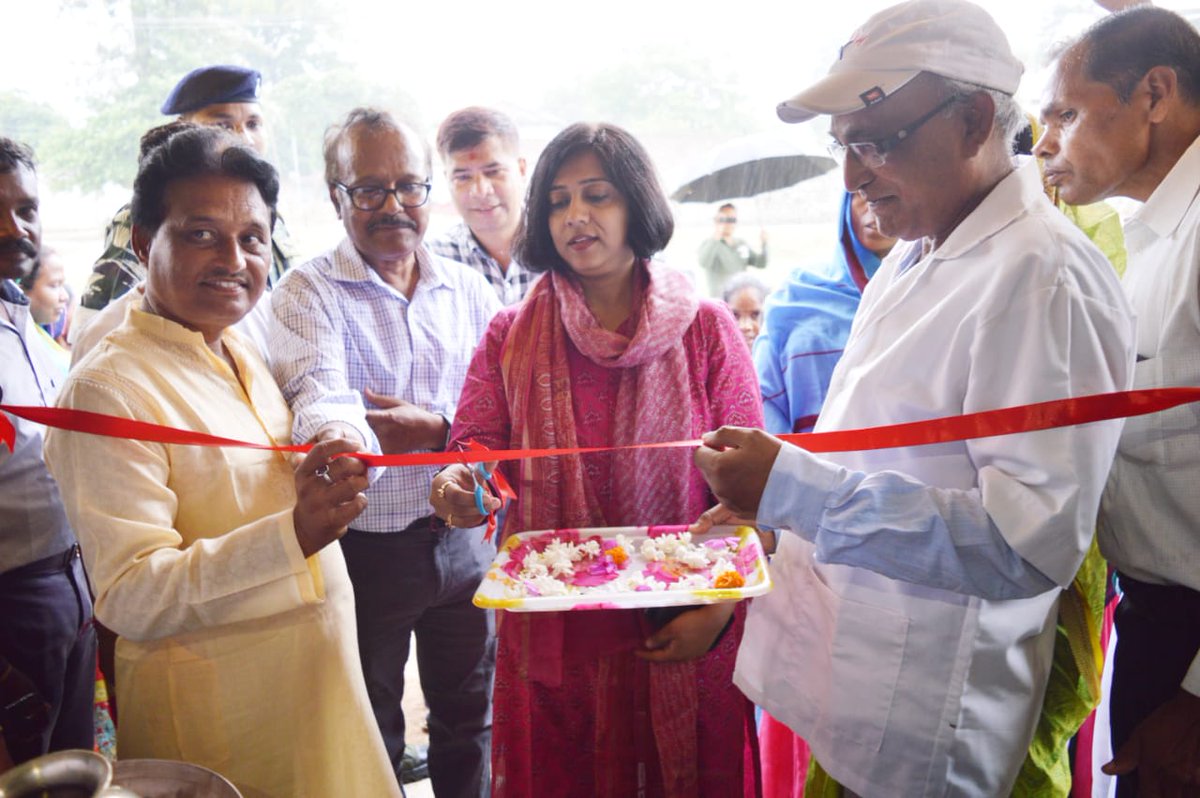 dc_simdega's tweet photo. We launched another 'Health &amp; Wellness Center' at biru in  Simdega  block, and touched 61000 in generating 'Golden Cards' under flagship scheme  AYUSHMAN BHARAT. @cmojhr @dasraghubar @NITIAayog @amitabhk87 @moayush @MoHFW_INDIA @PMOIndia @ISimdega @prdjharkhand https://t.co/IMsuqpBpiX