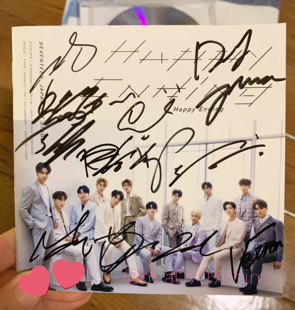 mia0909chim's tweet photo. 前に言ってた、#セブチがジャック で当選したサイン入りCD届いたー🥺💓
サインの滲み具合とかあちこちに付いてるインクに無駄に興奮しました💘笑
素敵な企画をありがとうございました🙇🏻‍♀️💓

@17_HappyEnding 

#SEVENTEEN #세븐틴 #セブチ https://t.co/68kg8QfoKk