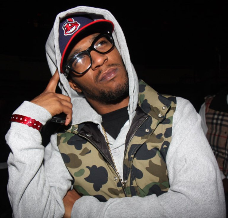 Growhouse_Pat's tweet photo. By popular demand I made the song:
💪🔥🎧🎵
Au Dolo - Channel Scott(Prod. by Cxdy x Growhouse Music)
@KidCudi did i do it justice?🤔
FULL SONG👉 https://t.co/9eBj4quURv 👈
#hiphop #rap #newrapper #newhiphop #artistunknown #audolo #growhousemusic #music #channelscott #newmusic https://t.co/iRpSQTUSsN