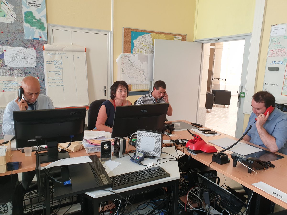 ⚠️Le département du #PasdeCalais est placé en #vigilance rouge #canicule ce mercredi 24 juillet à partir de 16h00. Tenez-vous informés avec <a href="/VigiMeteoFrance/">VigiMétéoFrance</a> . Soyez très prudents. Une cellule de vigilance est activée à la préfecture.