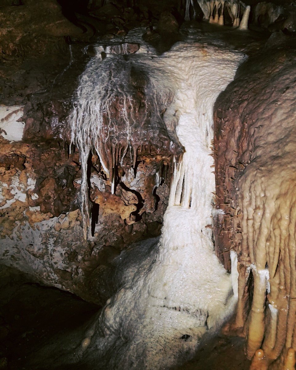 InnerSpaceCave's tweet image. Have you checked out our Hidden Passages tour? You can see all kinds of hidden gems on it--like Crowder's Falls! Crowder's Falls was formed when a new flow stone started forming on top of an older flow stone, which is what gives it it's sharp contrast.