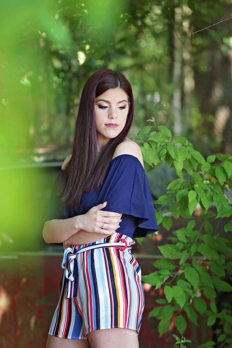AppleEyeSeniors's tweet photo. Senior Q &amp; A with Caroline! Q: What do you look forward to most for your senior year? A: Getting to spend one last year with all of my friends and everyone else that I’ve grown up with. What’s your answer? https://t.co/bHiwDIWeev