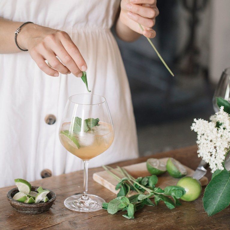 CorkExclusive's tweet photo. The Best #Wine Cocktail Recipes for Your Wedding Bar Menu https://t.co/5p1lthbHBA https://t.co/9Q2So93mtx