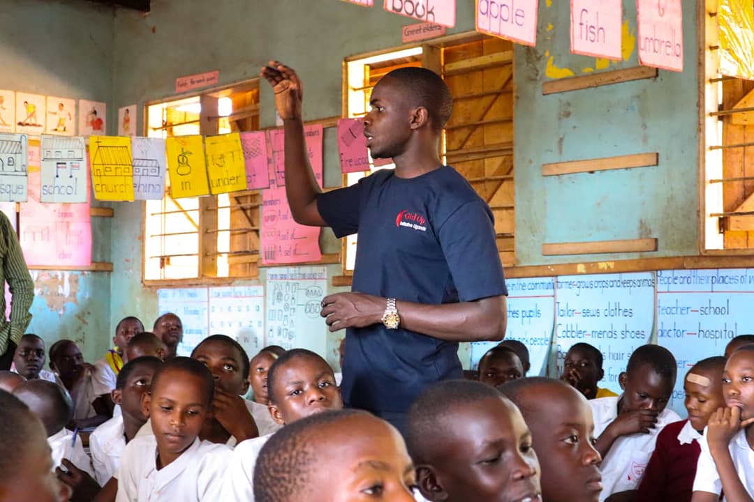 GirlUpUganda's tweet photo. Our coaches held another amazing session with the boys at Kiswa Primary School! The discussion focused on puberty and reproductive health, specifically looking at the different body, emotional, and psychological changes that occur to both boys and girls. #Changingbody #puberty https://t.co/4VA0YMbloL