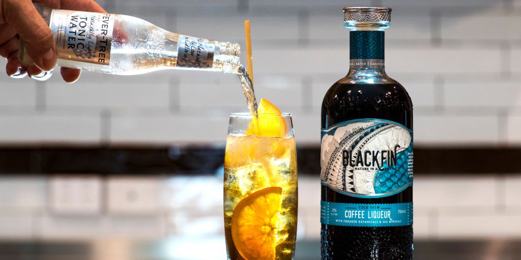 manlyspiritsuk's tweet image. Enjoy our Black Fin Coffee Liqueur straight, on the rocks, in a delicious Espresso Martini or paired with tonic ☕

Here we are paired with @FeverTreeMixers to create the PERFECT C&amp;amp;T 😍🍸

@BBBrandsUK #coffeeliqueur #drinkup #homebartending #gin
