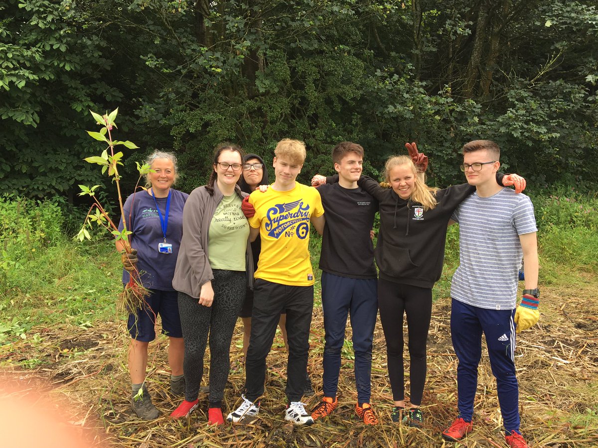 InspiraTylerH's tweet photo. Team 2 working hard and having fun cleaning out local parks in Workington! @inspiraforlife #NCSCumbria https://t.co/3MuEPqdmtG