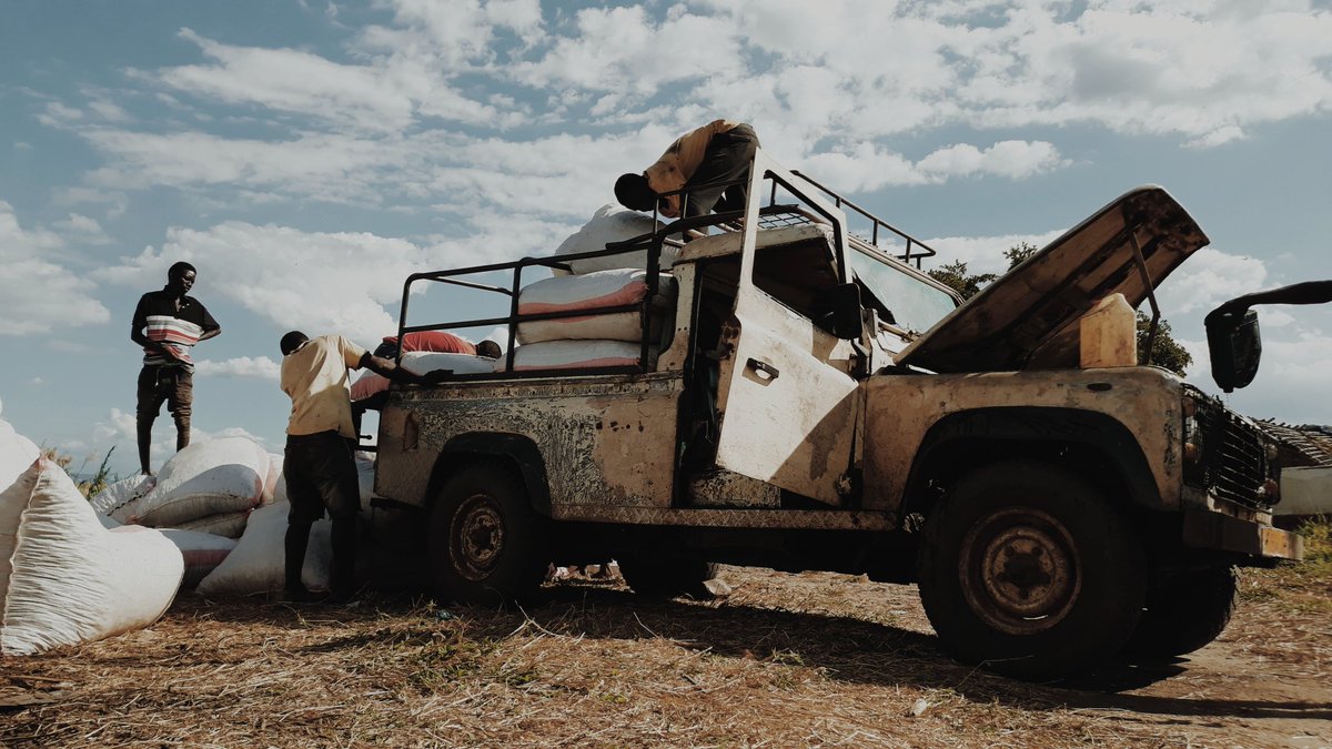 StevieBicco's tweet photo. LandRover #VSCoCam #VSCoTanzania #PhotographyTz #PichaZaSimu #ShutterbugsTz #LandRover #LandRover110 #BlackAndWhite https://t.co/OwyH2R6RB0