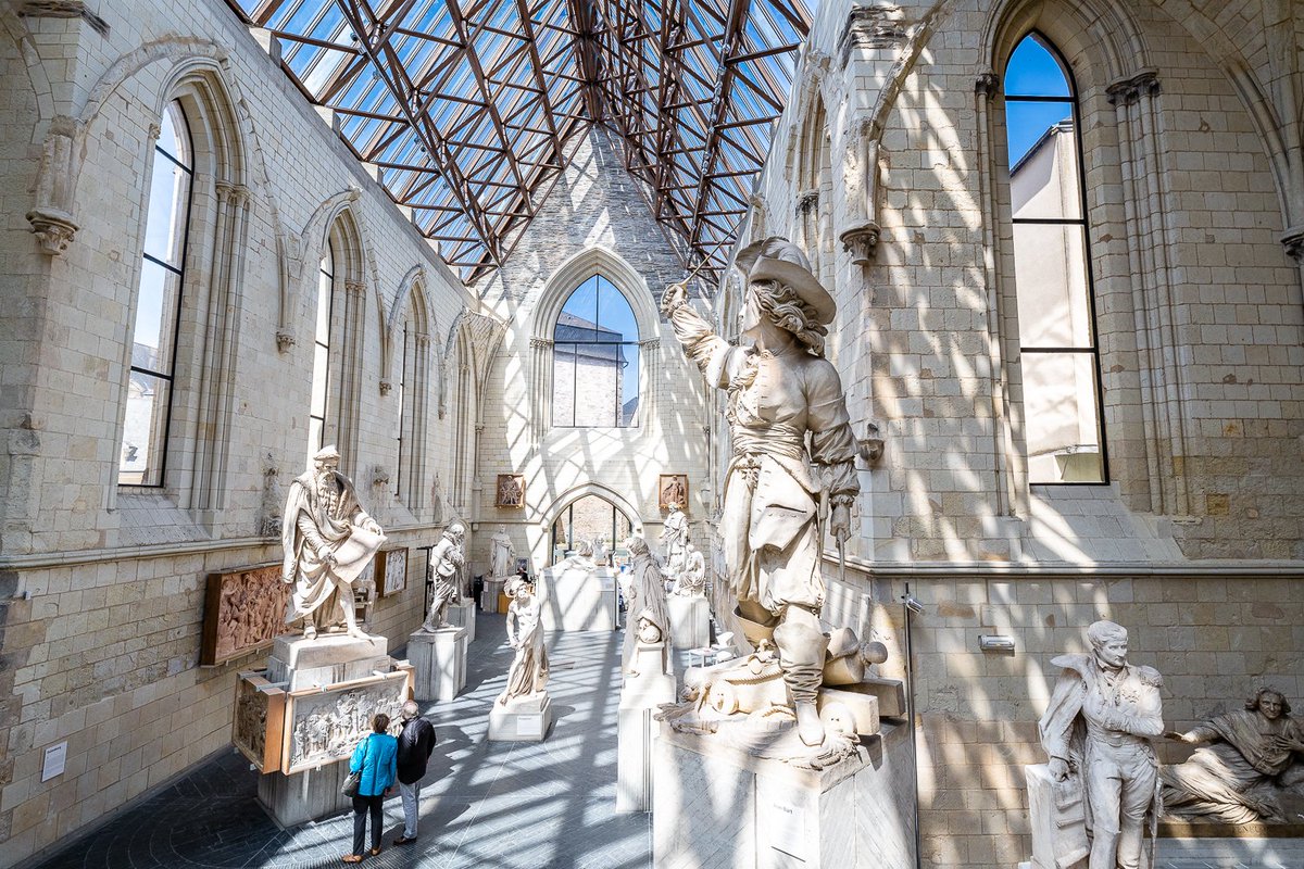 AngersConnected's tweet photo. Schiste et tuffeau, #Anjou noir et Anjou blanc : les 2 couleurs de l'architecture et du paysage angevins s'opposent, se complètent et se nuancent partout dans la ville #visitAngers  😍 https://t.co/VJvrMSr9Tr