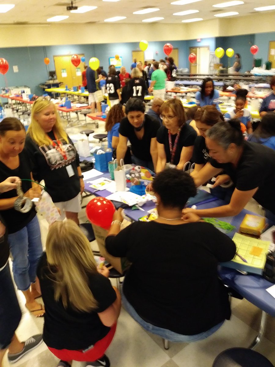 melissa_rone's tweet photo. STEAM staff collaboration at Dowell! @thedowellDL https://t.co/rIQdPu8Epy
