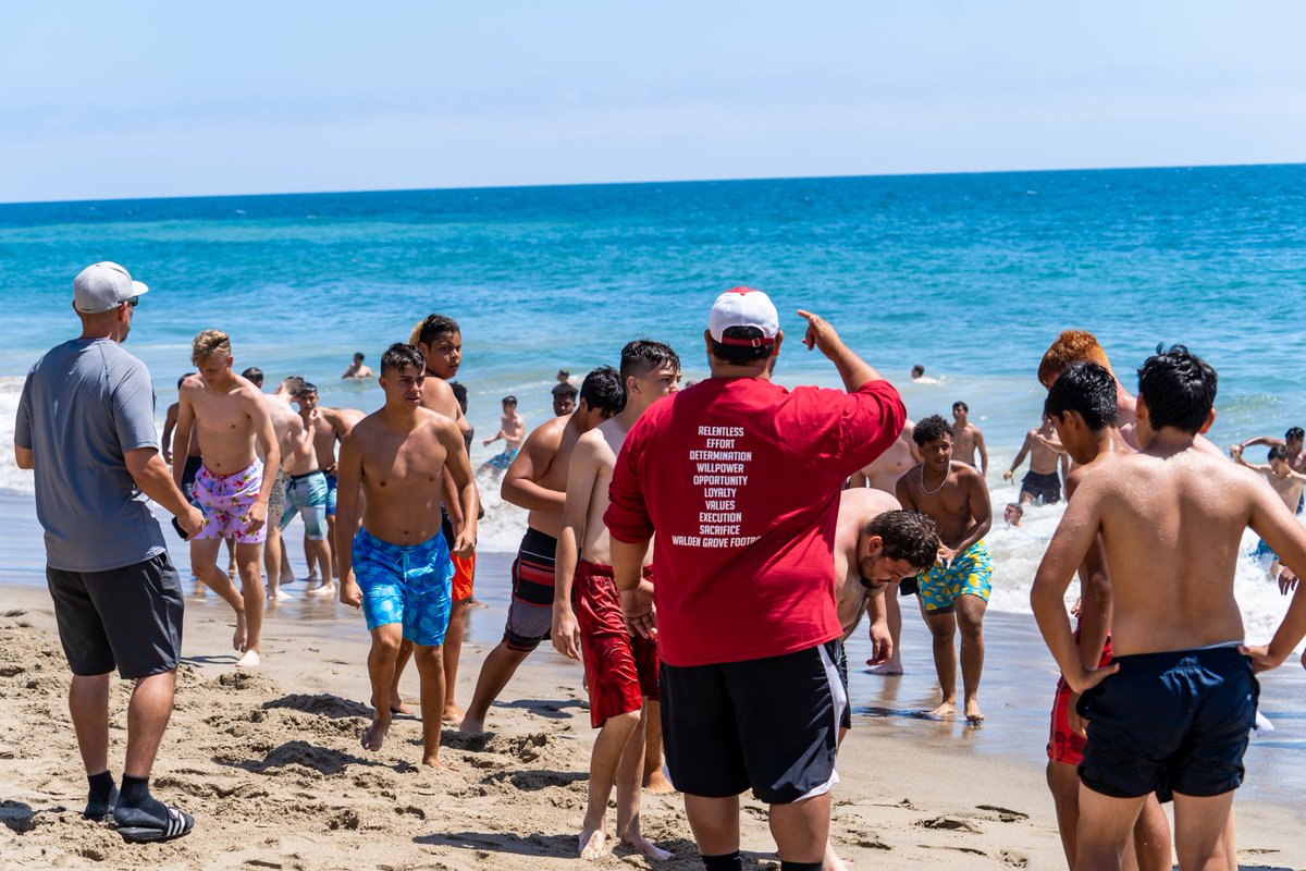 2019 California Camp our Beach Day 🏈🌊🌴 - Pictures  #waldengrovefootball #Wolfpack #RedWolves #southernArizonafootballmatters