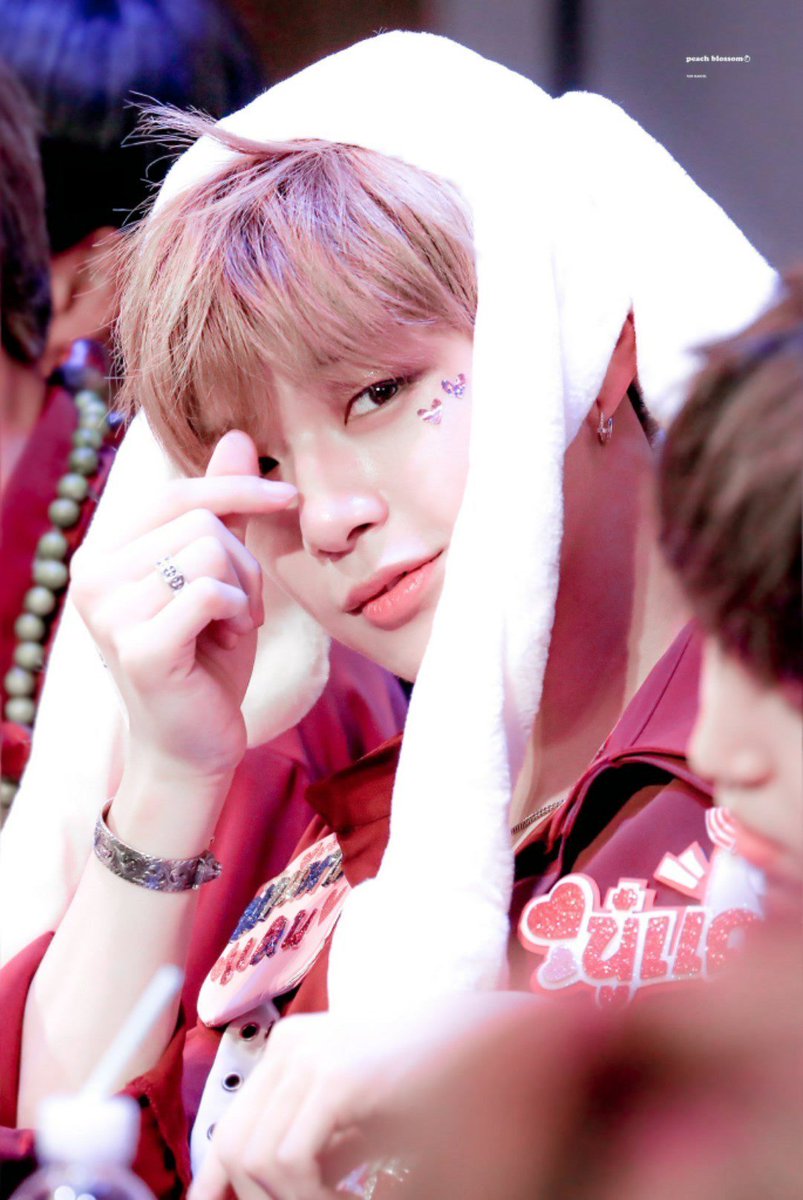 SUNHUI19961210's tweet photo. 강다니엘 색이 가득 담긴 첫 앨범 color on me 기대중 🍑 7월 25일 6시 강다니엘 데뷔를 응원해요. 강다니엘 뭐해 대박나자!
#강다니엘_25일6시_뭐해
#July25DanielK https://t.co/AnkPLZiDUa