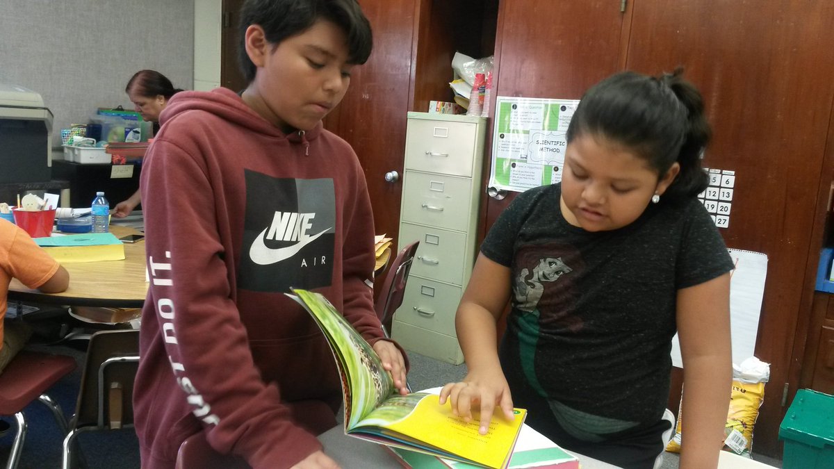 LarrabeeSonia's tweet image. ESOL Summer Program K-5 at Starke is using cereal boxes as the foundation of their book summaries.  #vcssummer @ahr_ecahr @DCopeland2014