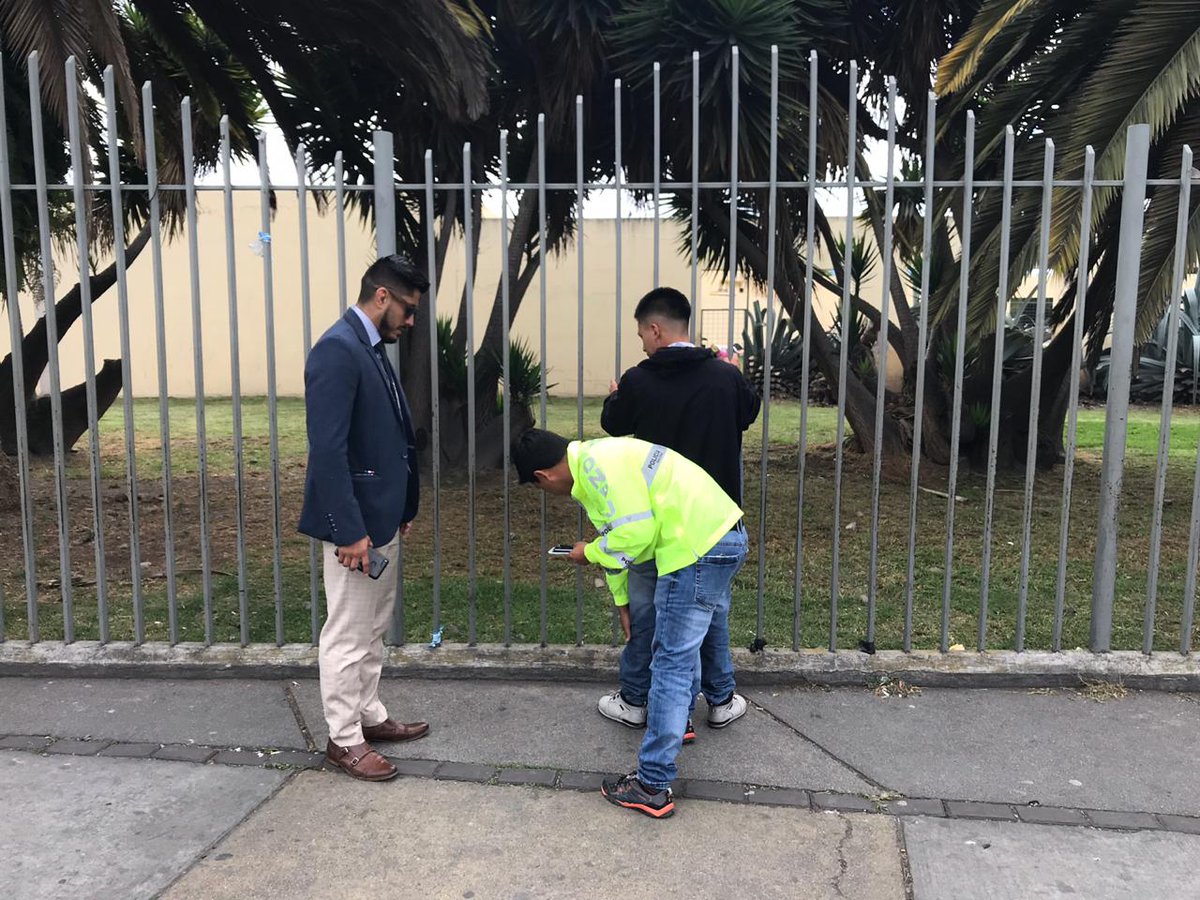 IntImbabura's tweet photo. #Seguridad | El trabajo en equipo da buenos resultados. Alejandro Gómez @IntImbabura y Juan Manuel Córdova @CNPIbarra_ en conjunto @AlcaldiaIbarra y @PoliciaEcuador realizaron operativo anticachinería y ventas ambulantes en alrededores Terminal Terrestre #Ibarra #JuntosMásSeguros https://t.co/o21MdEAoWh