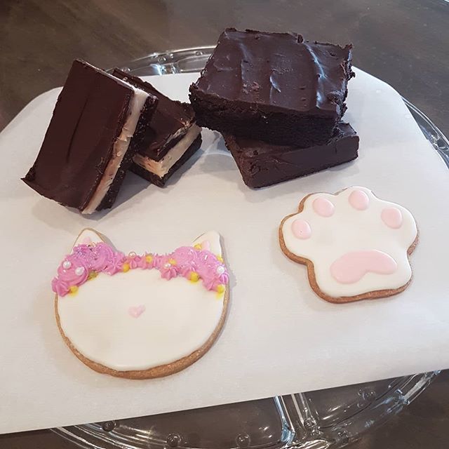 We are so in love with these pretty kitty cookies from <a href="/blondebaking/">Strawberry Blonde</a> 😻 come and get yours at Feline Café before they are gone! ift.tt/2SBPu2R