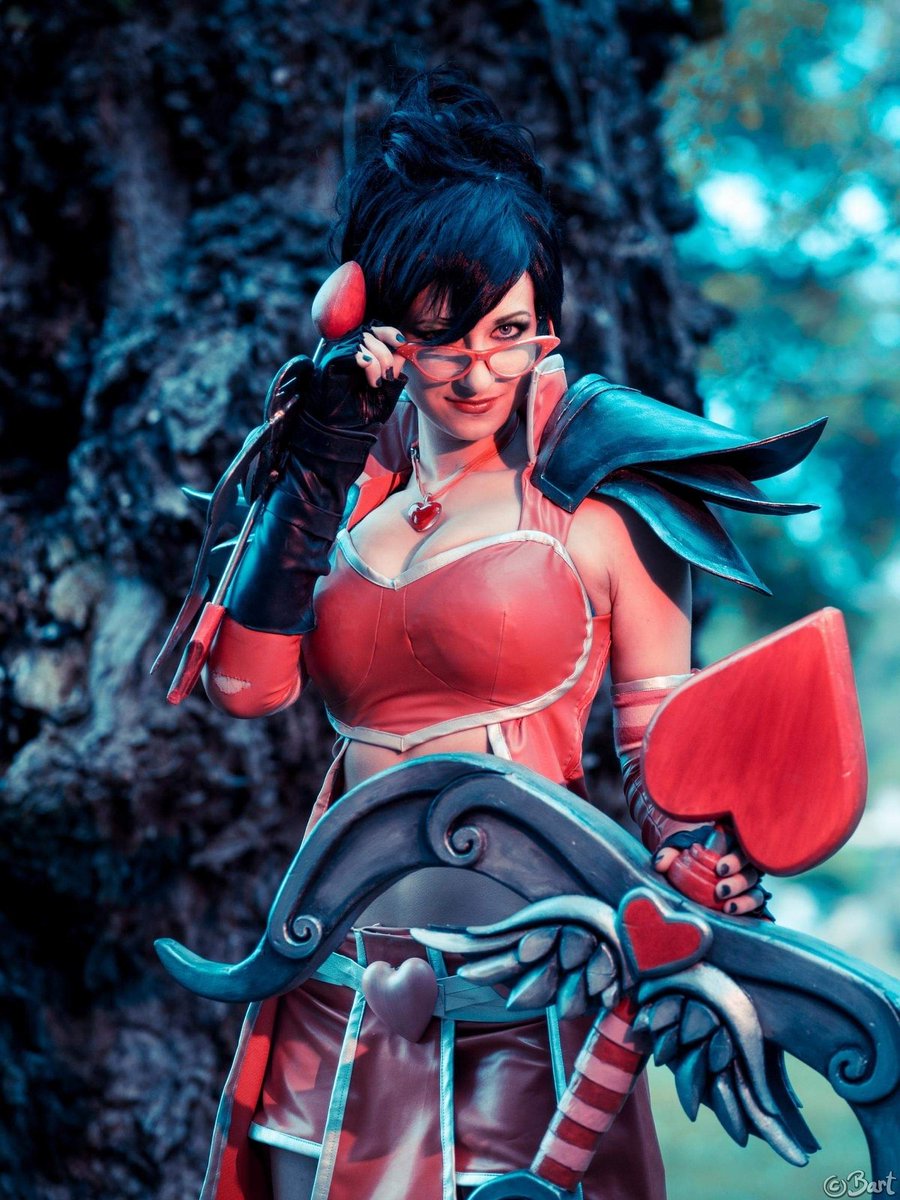Ellothin Vayne Coeur De Cible Mon 1er Coup De Coeur Cosplay De Lol Heartseeker Vayne My First Crush Leagueoflegends Cosplay And You Photo By