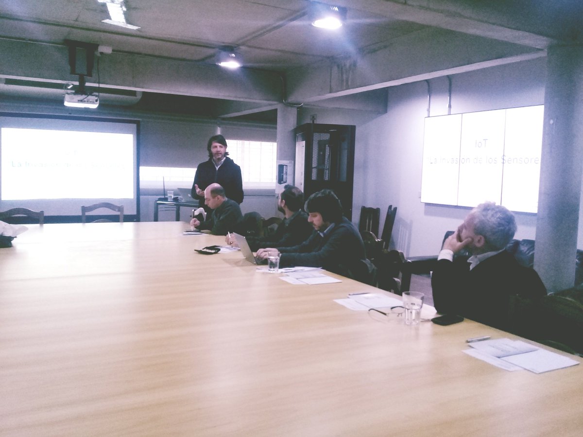 CAISITarg's tweet photo. En el día de hoy llevamos a cabo un nuevo #Taller en @SolutionBoxArg , en el cual Marcelo Muñoz ( Socio Fundador de Itokii ) nos explicó acerca de cómo hacer negocios con internet de las cosas.
.
#talleres #capacitacion #IoT #capacitacionesit #solutionbox #itokii #negocios 
.
. https://t.co/T1TIqzOU3I