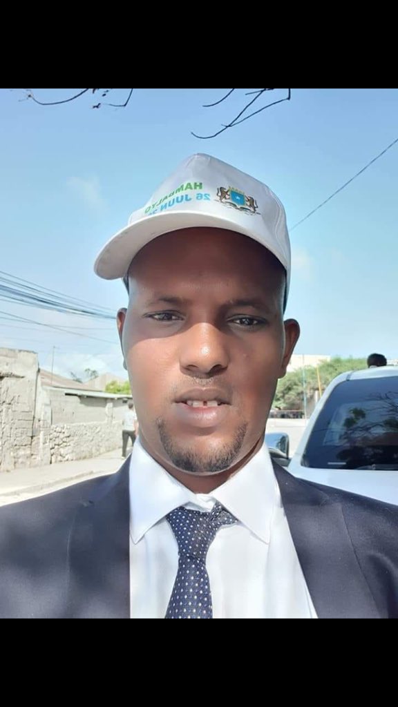 RGaraase's tweet photo. INAA LILAAH WA INAA ILAYI RAAJICUUN
Waxaa maanta dadka soomaliyeed iyo dalka a ka baxay,azxaap aaad u muhiiiim ah oo ay dhalinyaro u badan yihiiin ,da’yar soo koraysa wadanku u baahan yahay ayey ahaayeen. Allaha u naxriisto dhamaantood  #Somalia #mogadishu Attack https://t.co/JC3UMRim0u