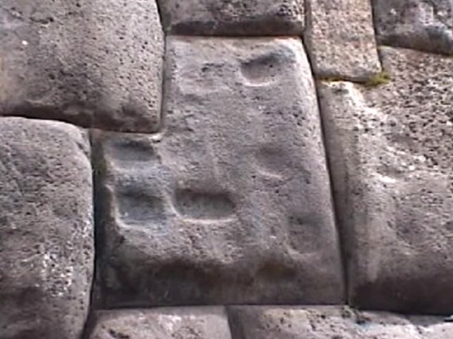 Look at these “track marks” of some sort. Like they softened the stone then put something in place to help them work. Maybe some sort of scaffolding? Looks very similar to these pictures from above. I know the middle picture is Peru. So we have the same tech in Egypt and Peru?