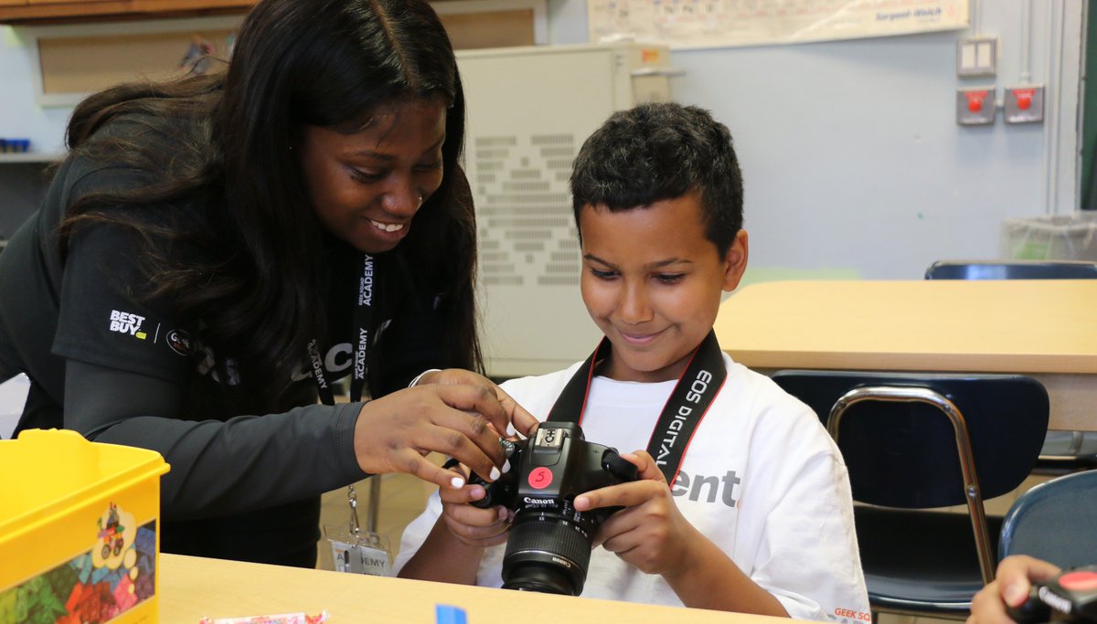 Our 'Junior Agents' are having fun with photography at #GeekSquadAcademy this week in Bronx, NY. Thank you for hosting, @MMCCenter!