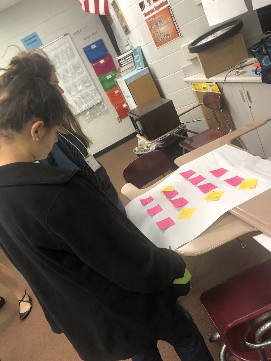 edugator321's tweet photo. Giving our colleagues feedback in terms of grows and glows for their text-dependent questions (TDQs) #nefecpl #unlockinglearning #growthmindset https://t.co/zsiFn5erSX