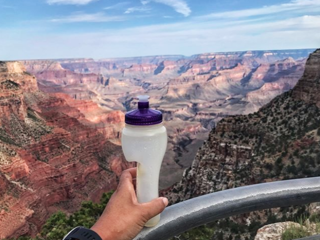 SimpleHydration's tweet photo. @SimpleHydration Run Teamโs Sharon Hanks has her bottle while visiting and exploring the Grand Canyon. #exploreonfoot #hikesimple #runsimple #simplehydration #simplehydrationbottle #stayhydrated @runhikenplay https://t.co/SSdqk9QdqQ