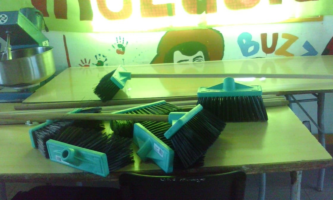 #BuenMiercoles entre los compañeros de Agrupación por la Inclusión de #Trelew se recolectó dinero y con lo recaudado se compraron herramientas de trabajo que fueron donadas a la agrupación de Barrio Don Bosco.