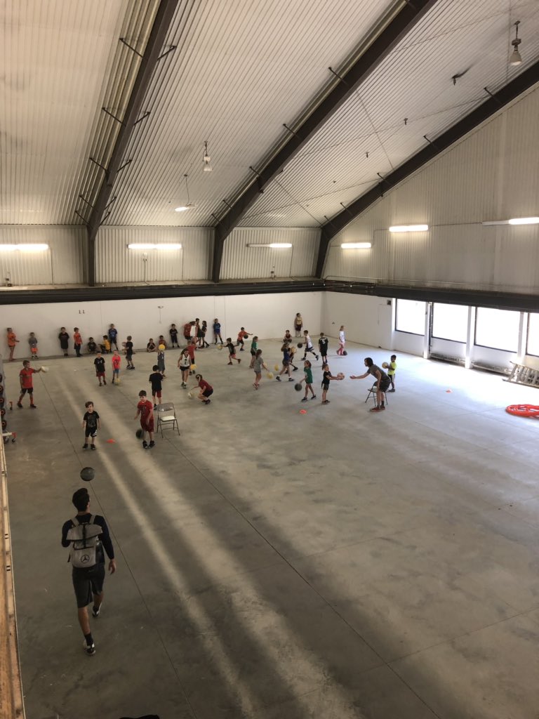 coachwilde's tweet image. What do you do with 220 EC basketball campers? Divide and conquer! #SpaceJam #dribbletag #layups 🏀💪🏼👍🏼😁