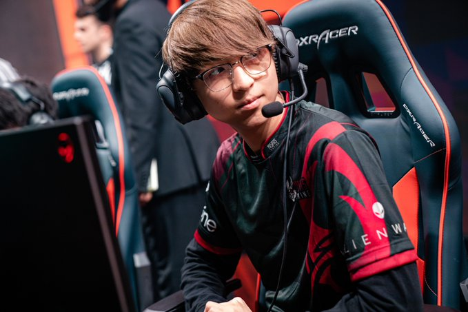 Vonguruweb's tweet image. @HanssamaLoL  titularisé en LFL pour @MisfitsGG  Premier  avec @Zvenelol @Vichenden @MSF_Decay @TheOneCrazycaps en mates !

vonguru.fr/2019/07/24/han…

@lolesport @ES1tv @LoL_France