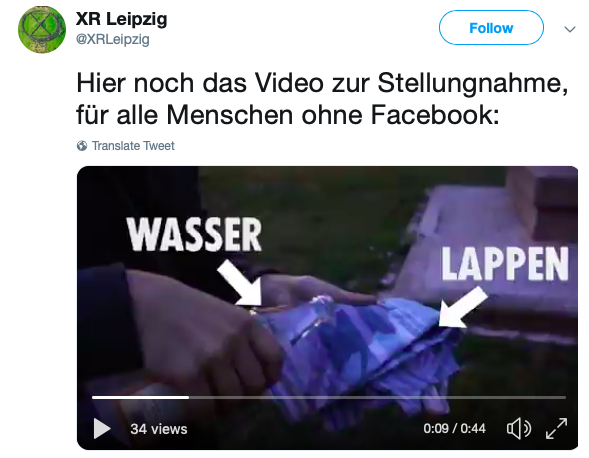 x_xjochen's tweet photo. Weil #Jugendprotest von @XRLeipzig MIT KREIDE an Denkmälern in #Leipzig für #Klimaschutz mobilisiert, läuft das Kulturamt verbal Amok ("Vandalismus"). @LVZ schreibt von erheblichem Schaden, die kostenintensive Reinigung würde mehrere Tage dauern. Nasser Lappen tut's aber auch... https://t.co/xmYWu8K1A9