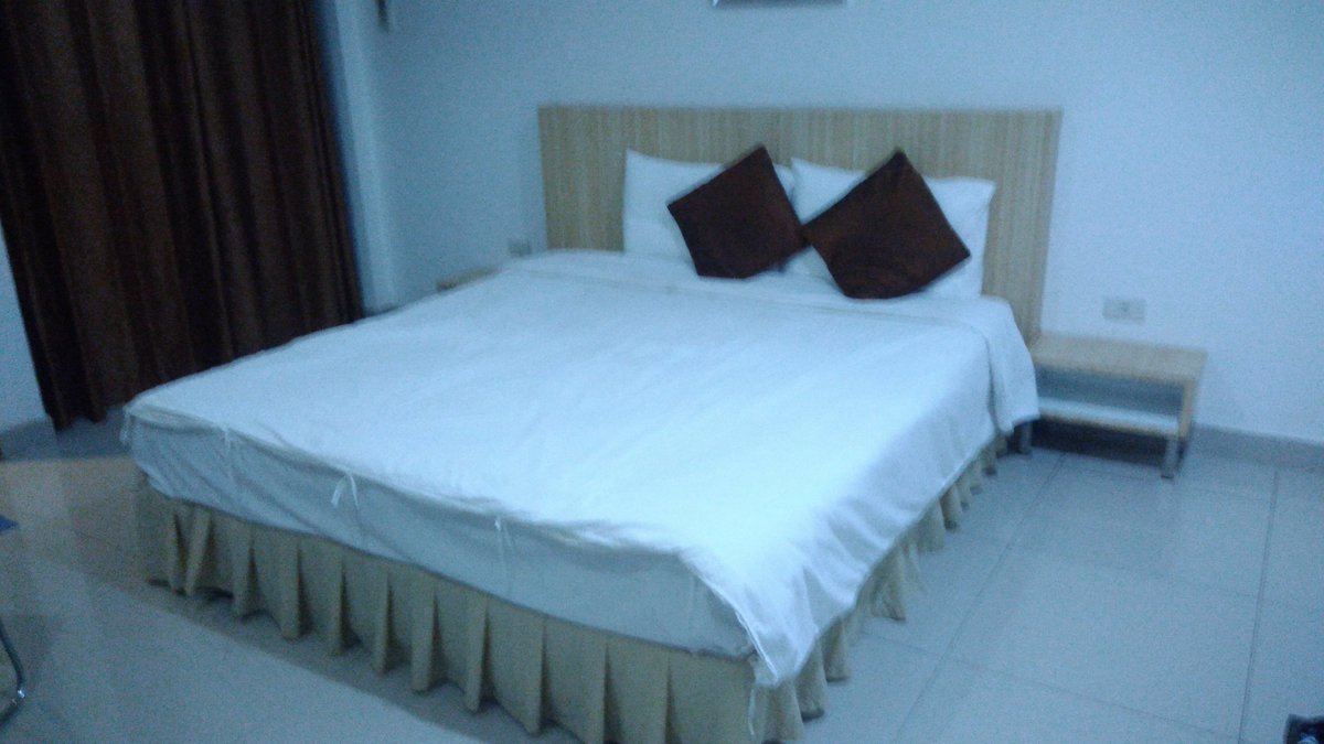 AlomaFilings's tweet photo. นวดน้ำมันสตรี ตอนนี้ห้องพร้อมแล้วที่อุดร ทัก DM มาได้เลยนะครับ
คนนวดคือผู้ชาย สะอาด สุภาพ ปลอดภัย
ไม่รับนวดเพศอื่นทุกกรณี มีแพคเก็จ และเงื่อนไข ทักคุยกันก่อนได้ เริ่มต้นที่ 300 บาทเท่านั้น 
#นวดน้ำมัน #นวดน้ำมันนอกสถานที่ #นวดน้ำมันสตรี #นวดน้ำมันอุดรธานี
#นวดน้ำมันอีสาน https://t.co/Hn7Kxc1z2S